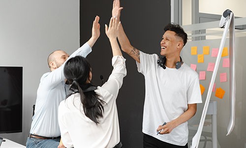 請推薦一個(gè)可定制開發(fā)的多用戶商城系統(tǒng)？